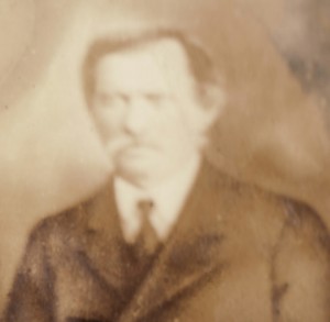 1889AntoniSkinderCrop1